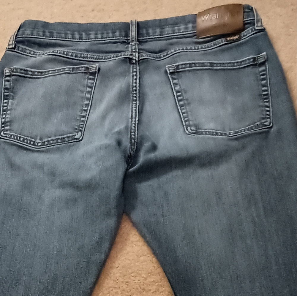 Wrangler Mens Straight-Leg Blue Jeans with Medium Wash 32X32 - Picture 5 of 6